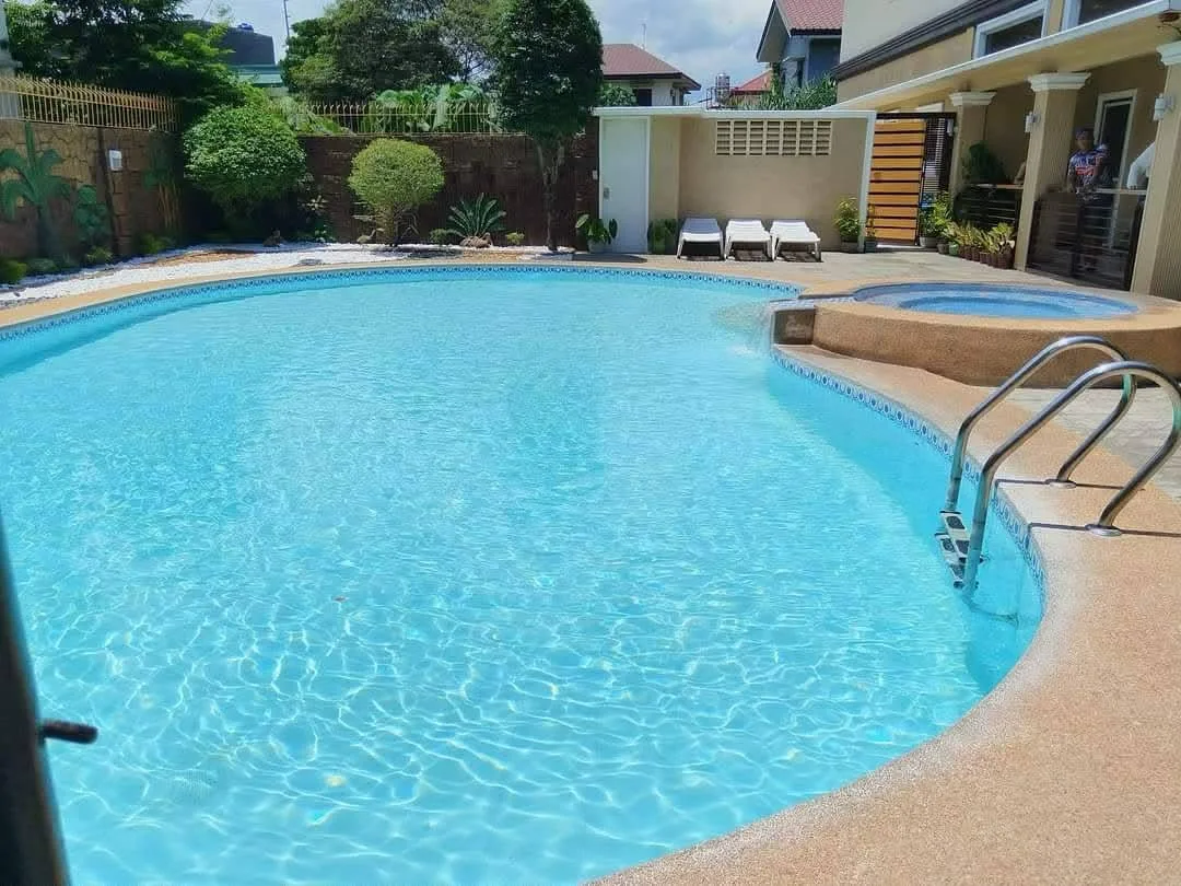 6-Bedroom House with Pool for sale in Bacolod City
