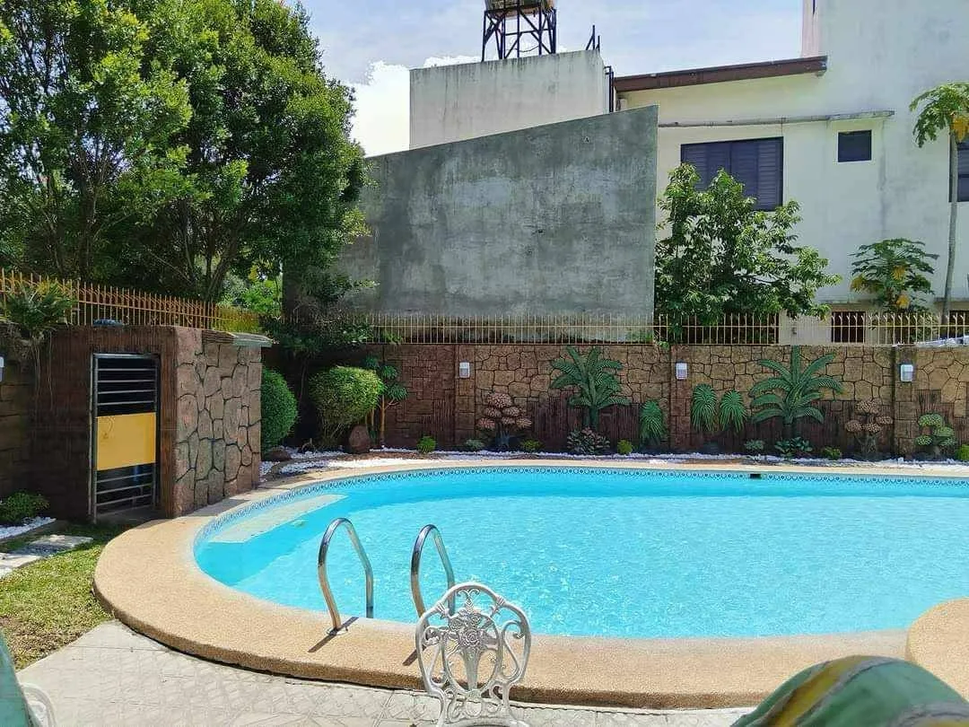 6-Bedroom House with Pool for sale in Bacolod City
