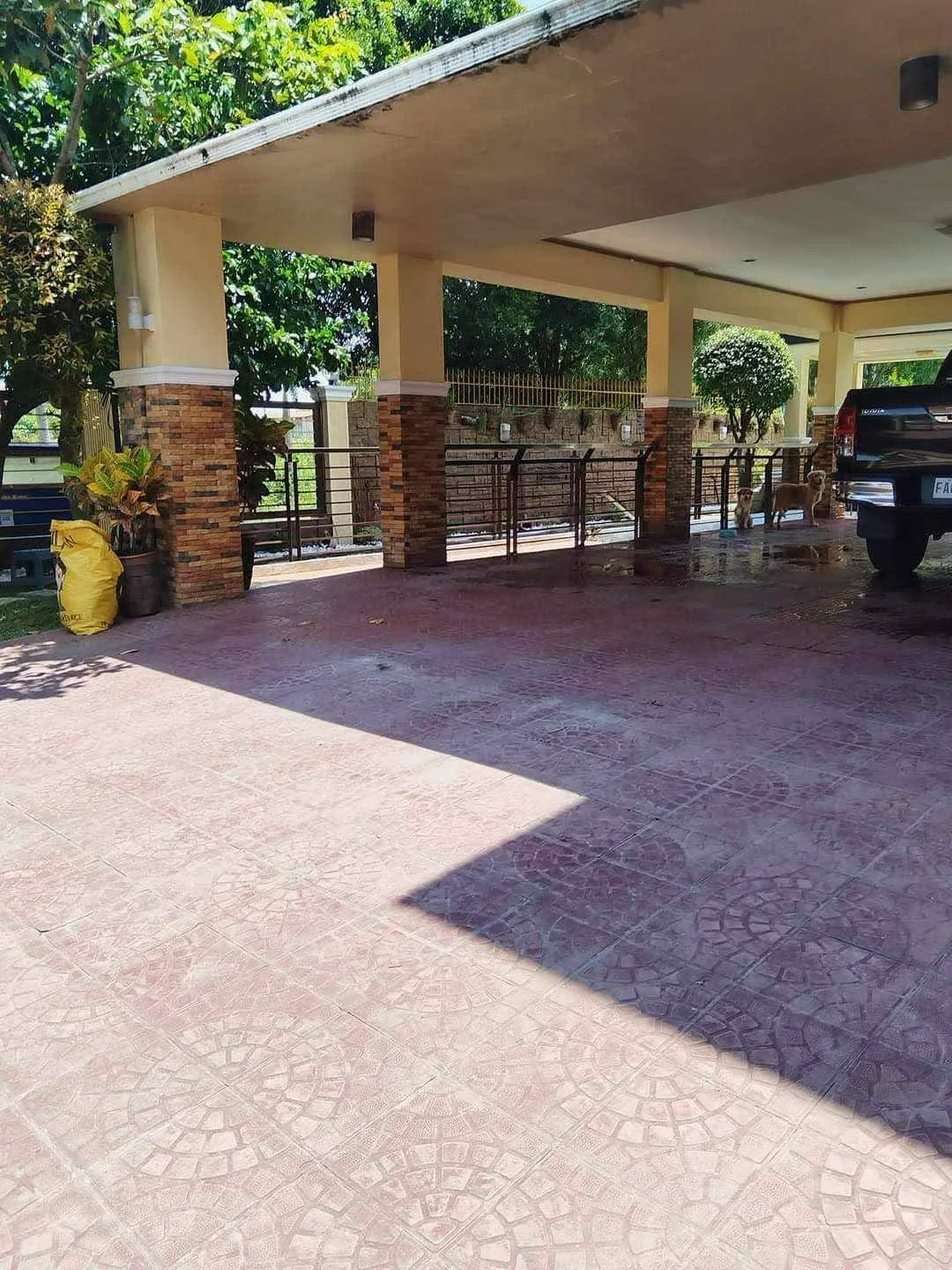 6-Bedroom House with Pool for sale in Bacolod City