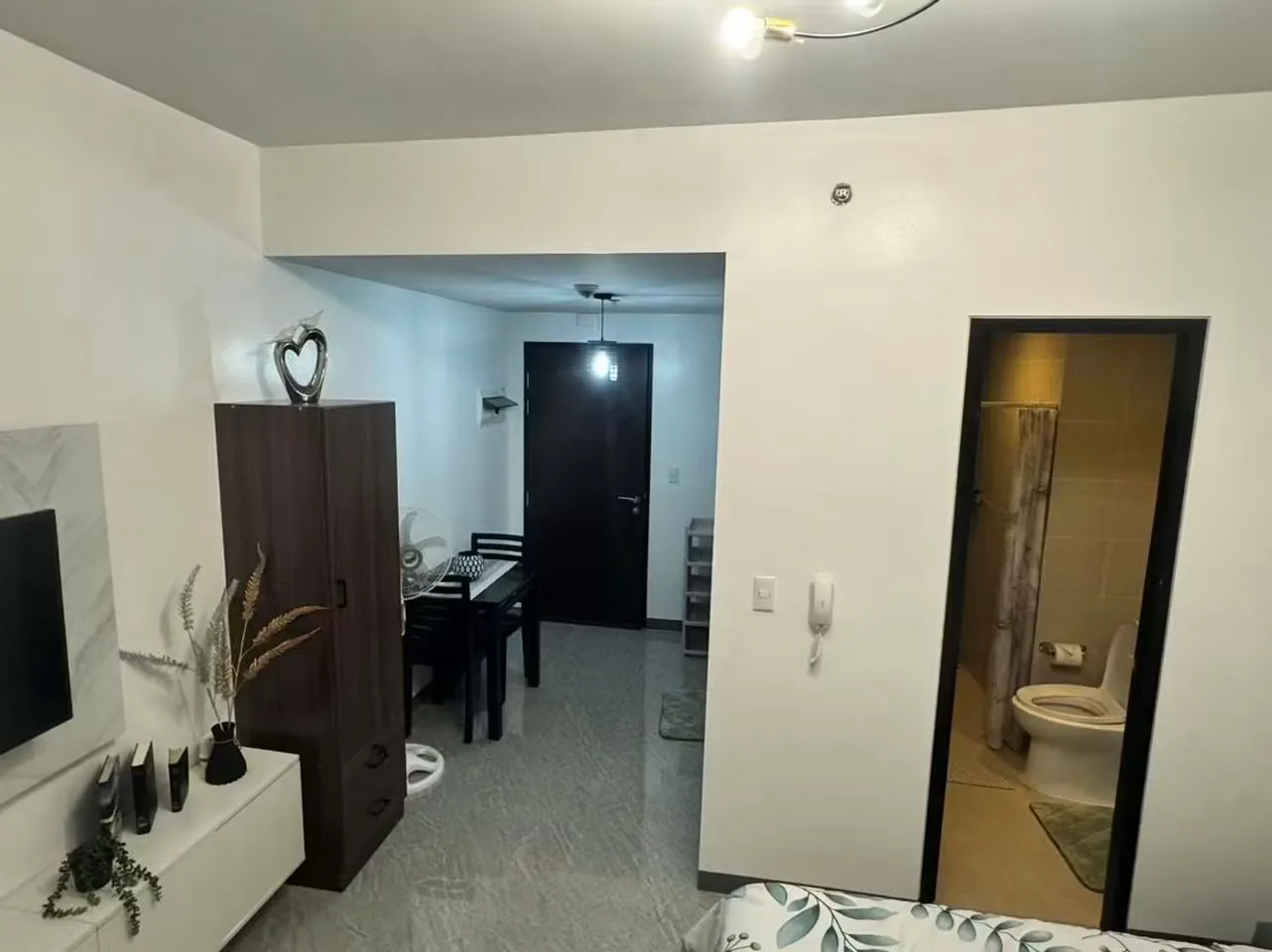 Fully Furnished Condo for Sale in Megaworld One Regis