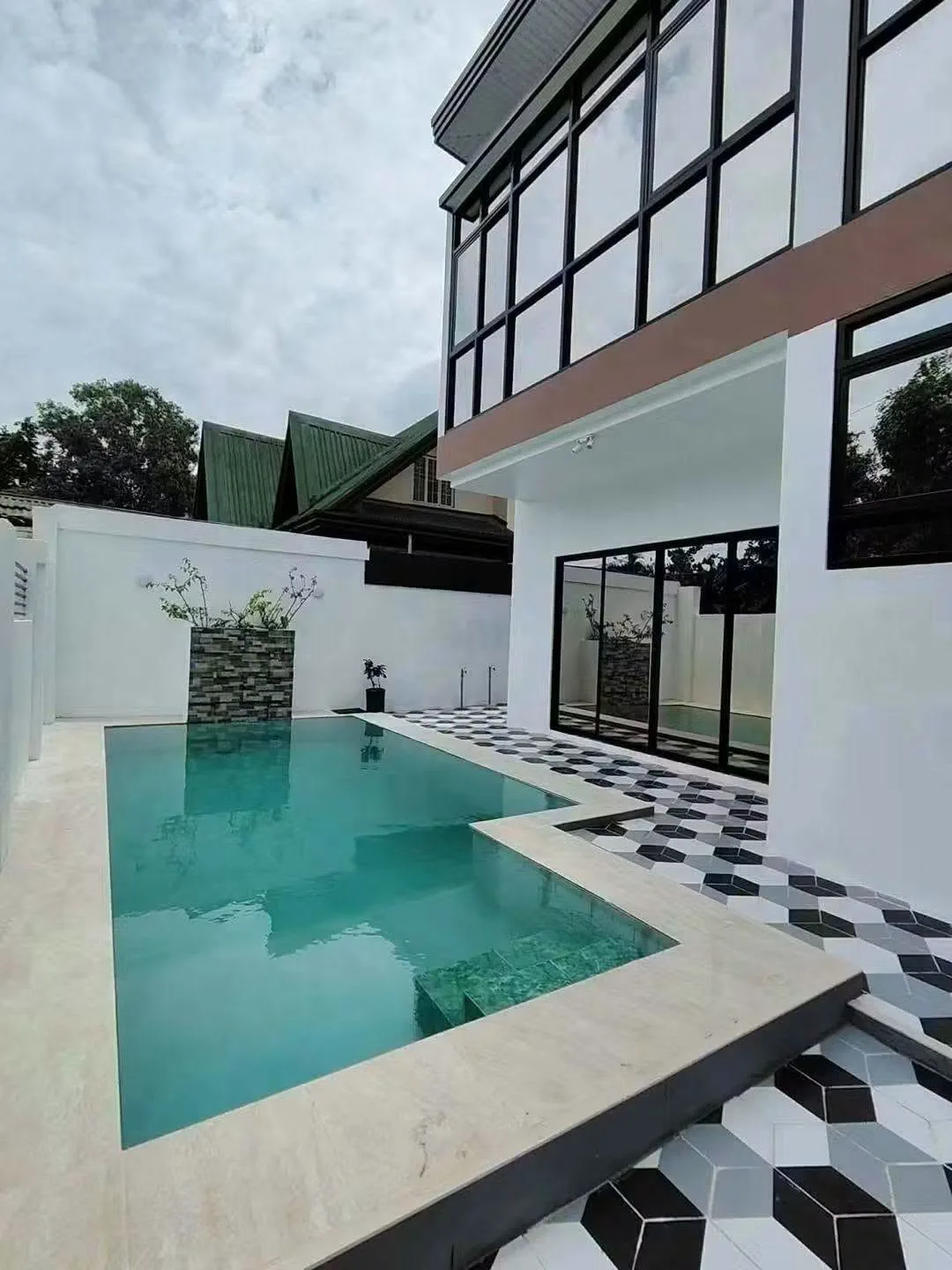 5-Bedroom Luxury Glass House in Talisay City